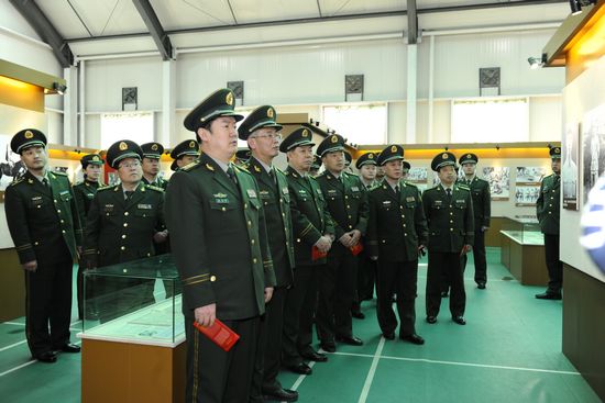 武警甘肃省森林总队张忠林政委(前排左一)