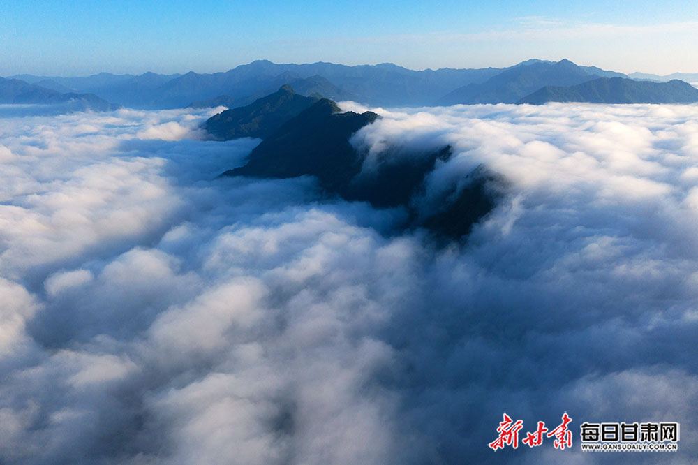 7、(两界山)康县铜钱低垭子,摄影郭军.jpg