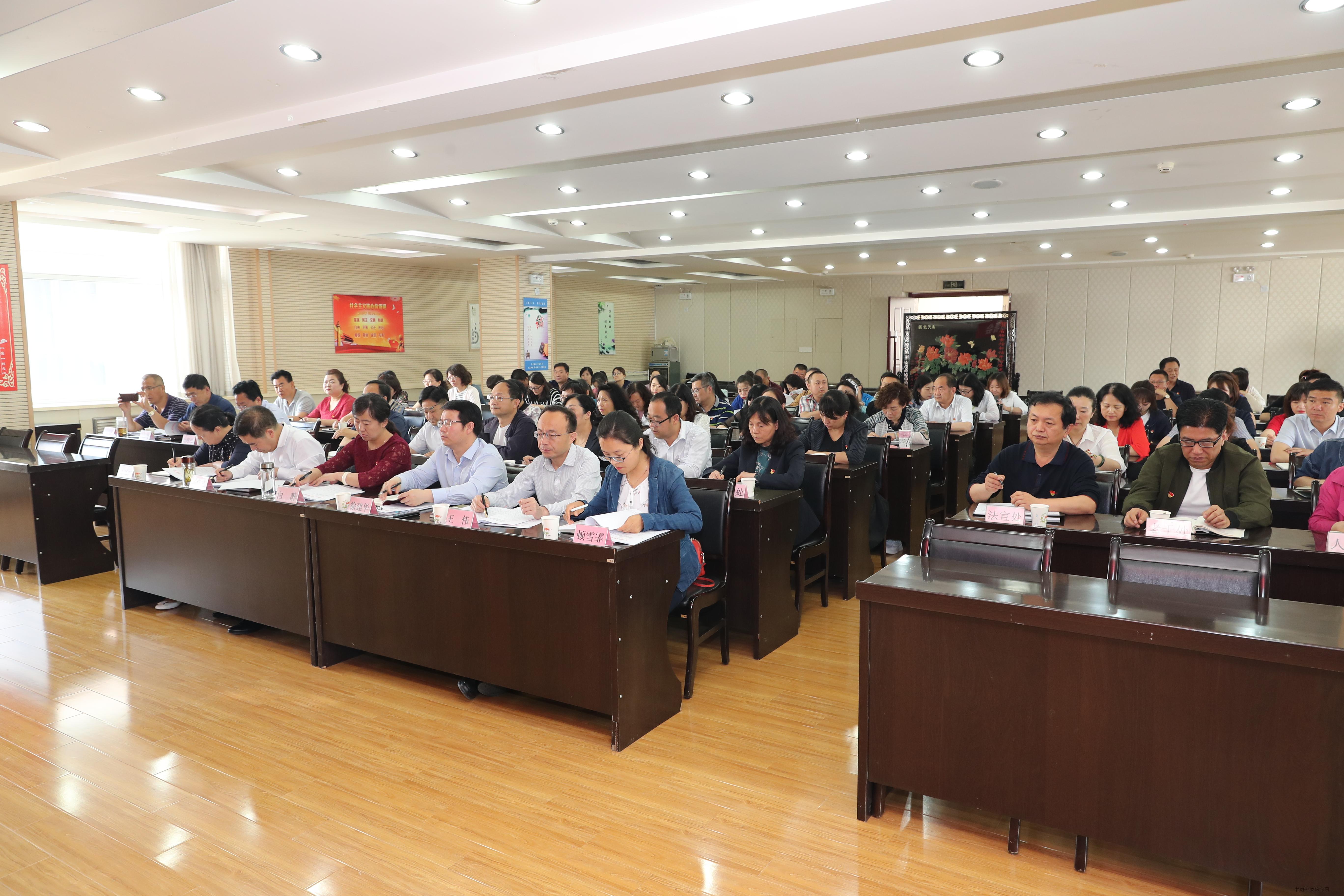 3.省档案馆和直属单位全体党员参加会议.JPG