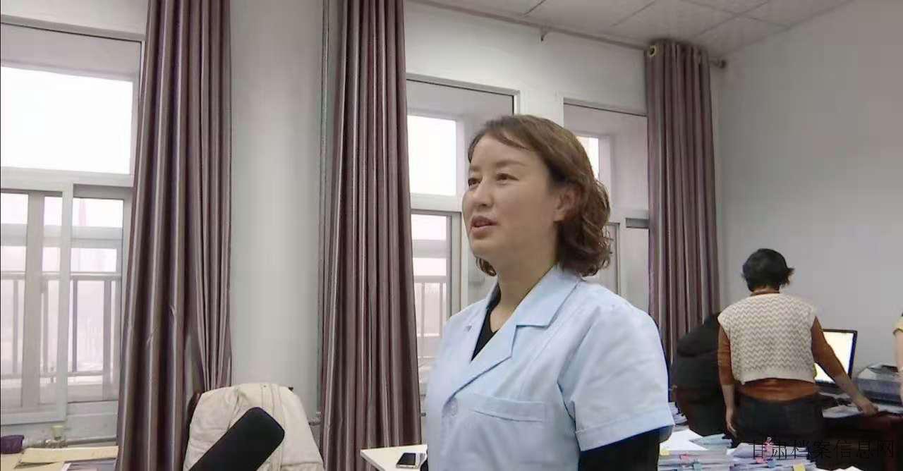 记者与我馆副馆长交谈照片.png