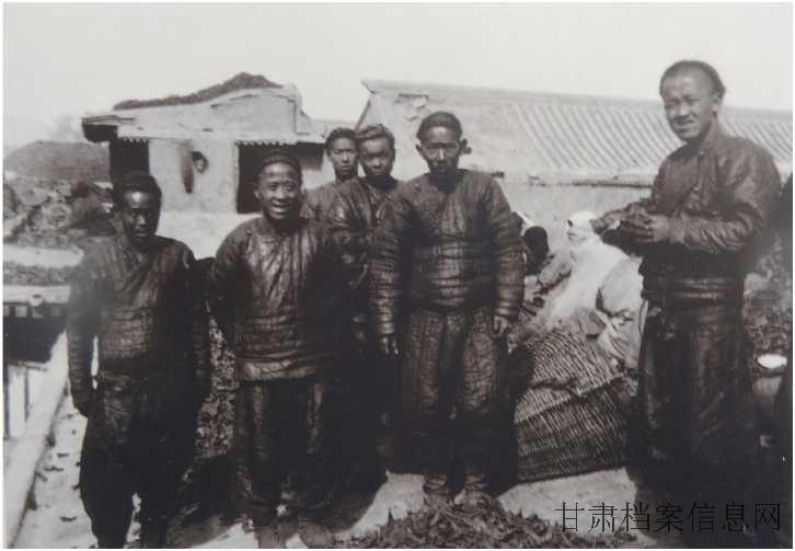10.秦州推刨匠.jpg