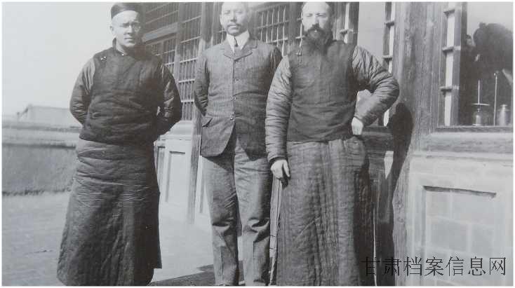 6.在兰州的外国人.jpg