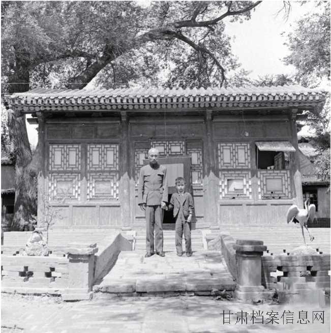 1.谷正伦在中山东园.jpg