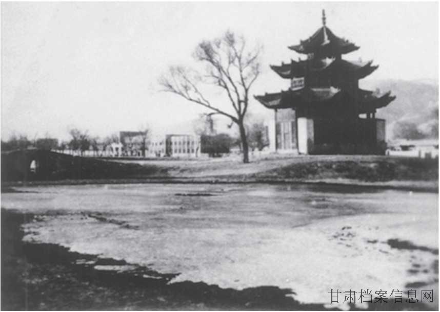 4.小西湖宛在亭.jpg