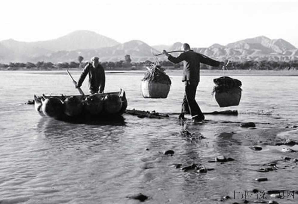 17.羊皮筏子运菜.jpg