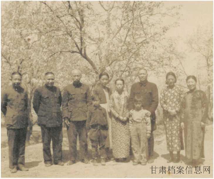 6.丁府赏梨花.jpg