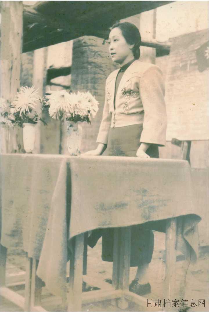 8.陈白坚在美龄堂奠基仪式上讲话.jpg 8.陈白坚在美龄堂奠基仪式上讲话.jpg